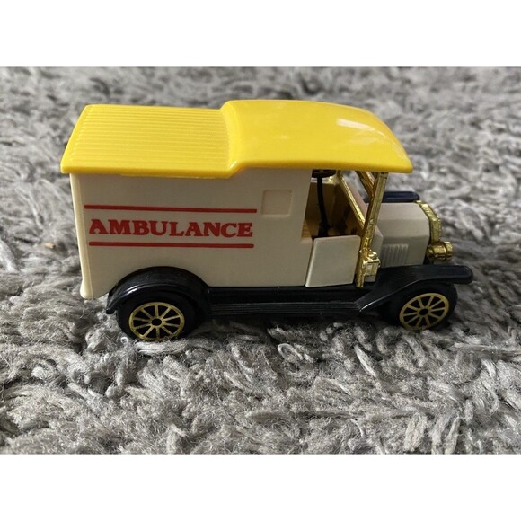 Readers Digest Toy Truck Ambulance, Vintage - Picture 4 of 7
